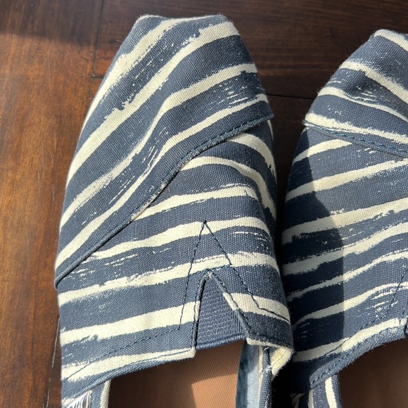Toms blue and ivory striped size 11 - Picture 2 of 4